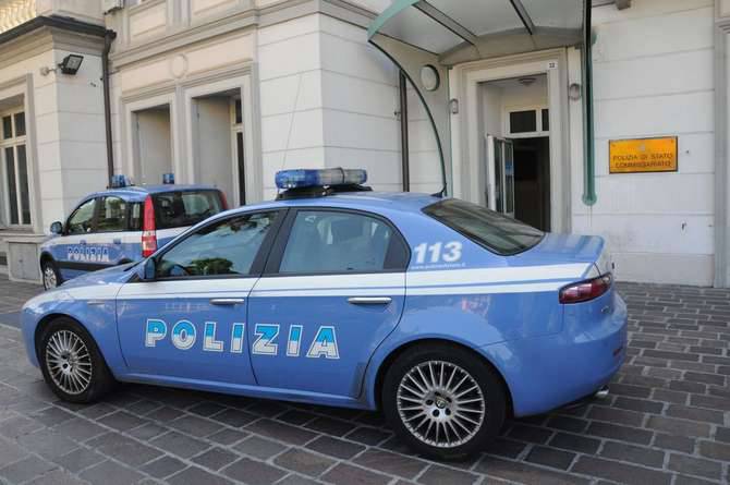 Volante Polizia commissariato Sanremo