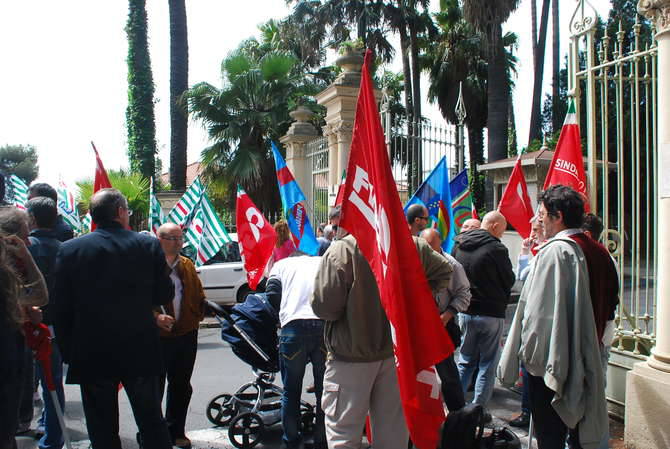 Presidio Cisl Cgl, Uil davanti alla prefettura di Imperia 23 maggio contro attentato Brindis