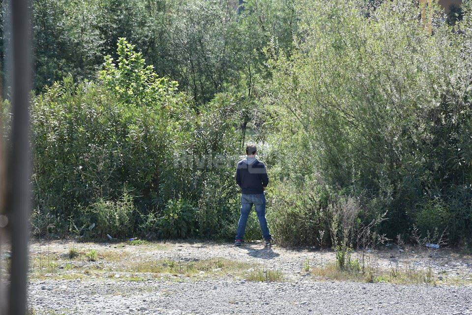 Il bivacco dei migranti sul fiume Roya a Ventimiglia