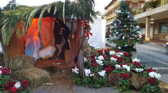 Immagini Di Natale Al Mare.Con Il Mercatino Di Natale Prendono Il Via I Festeggiamenti Di San Bartolomeo Al Mare Riviera24