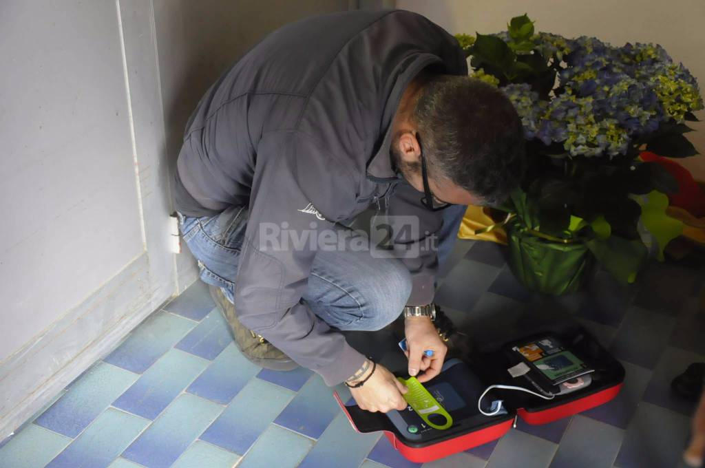 Donato Da Giuseppina Granero Un Defibrillatore Agli Istituti Scolastici Delle Ex Caserme Revelli Foto Photogallery