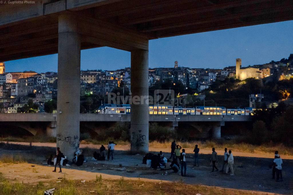 Luci ed ombre della sera nel quartiere Gianchette di Ventimiglia