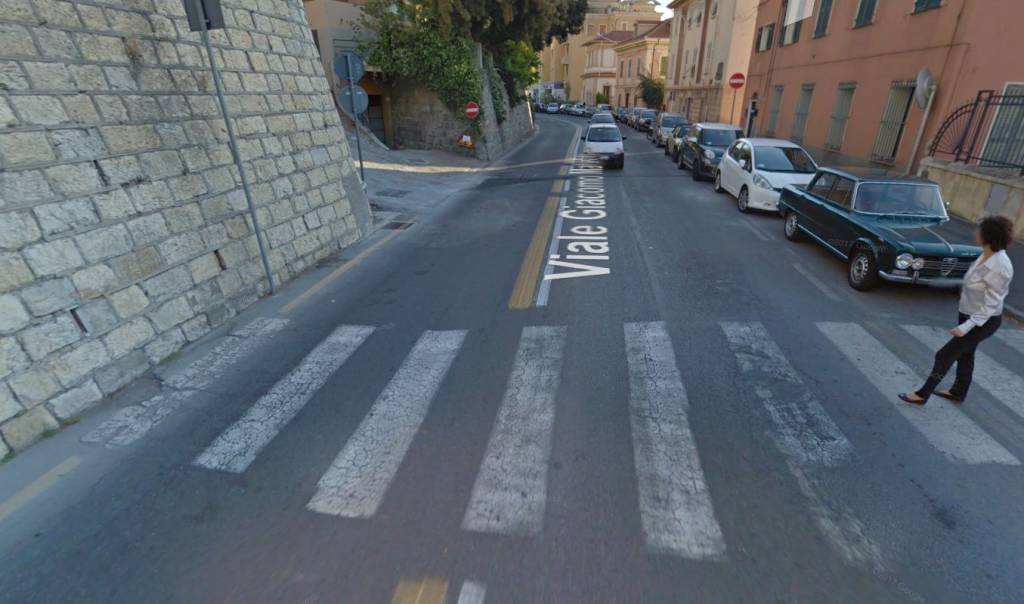 riviera - attraversamento pedonale strisce viale matteotti imperia