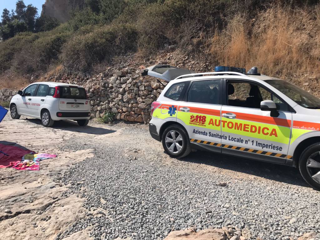 riviera24 - soccorsi 118 guardia costiera vigili del fuoco acquascooter balzi rossi