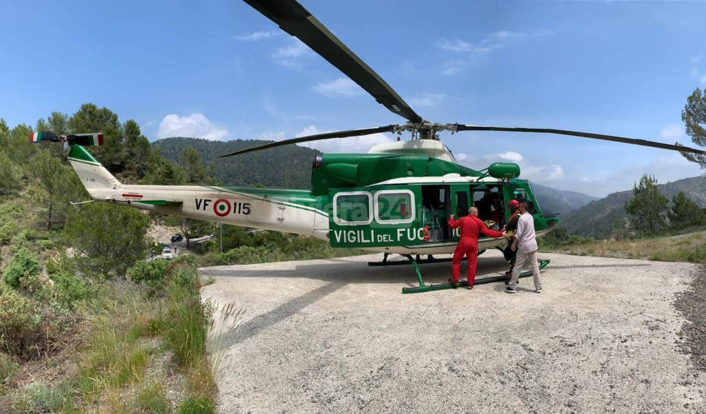 Il trasporto del ferito da parte della Croce Verde Intemelia