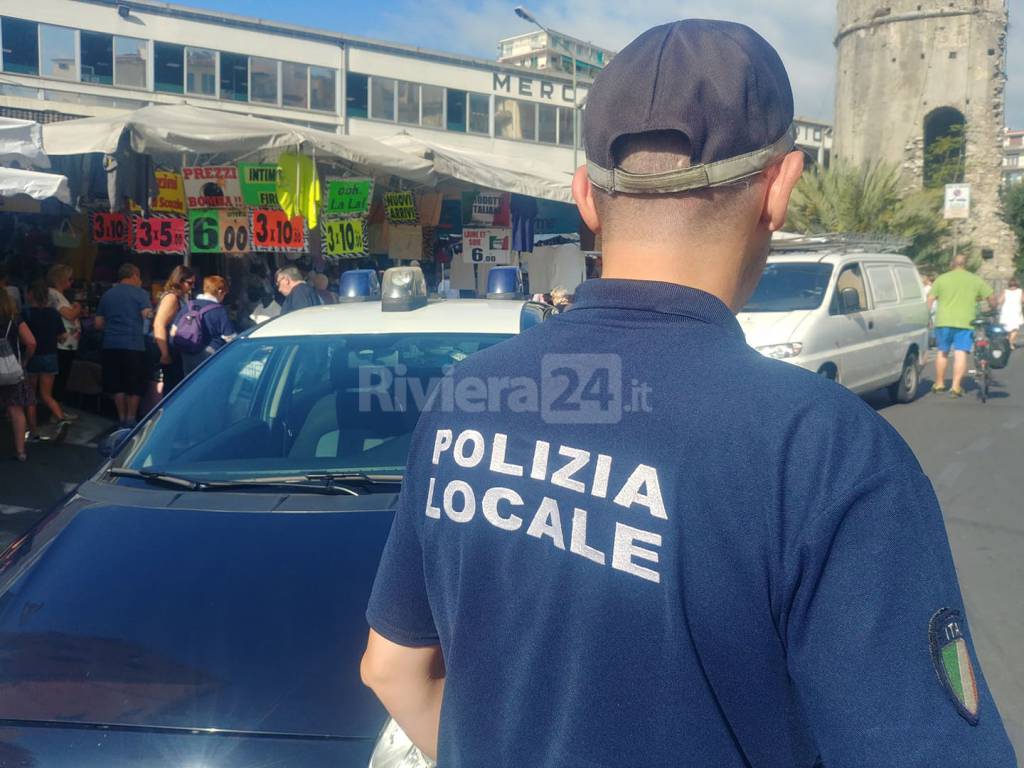 riviera24 - Sanremo municipale polizia mercato settimanale controlli