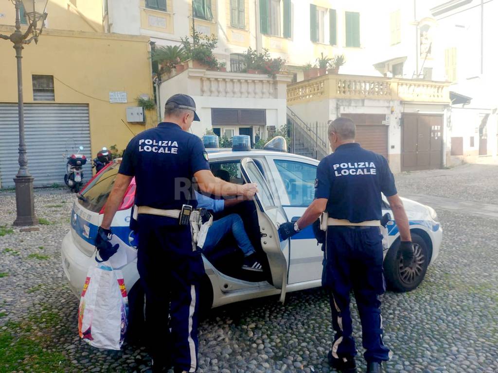 riviera24 - Sanremo municipale polizia mercato settimanale controlli