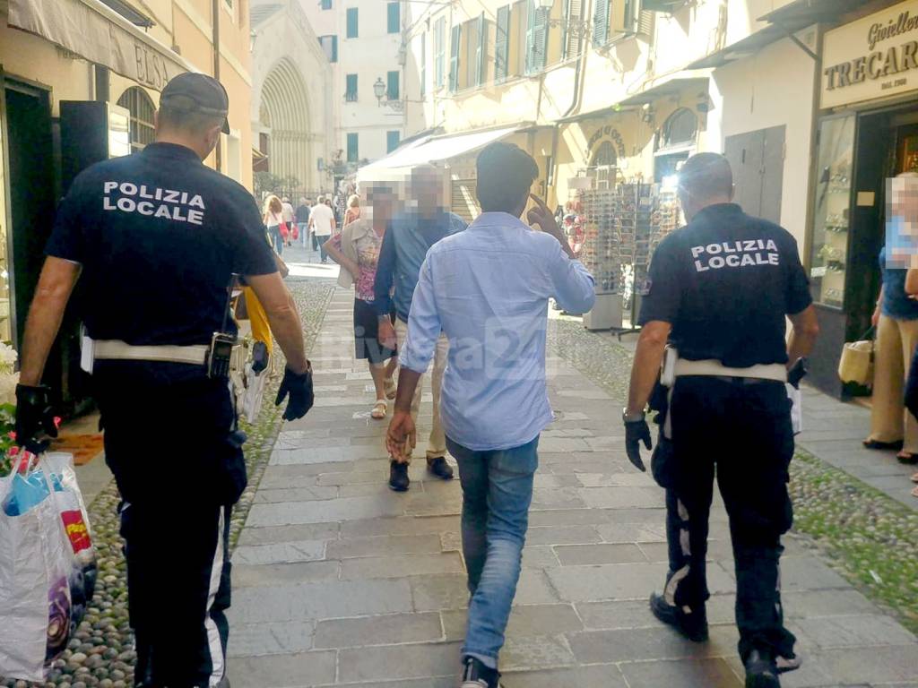 riviera24 - Sanremo municipale polizia mercato settimanale controlli