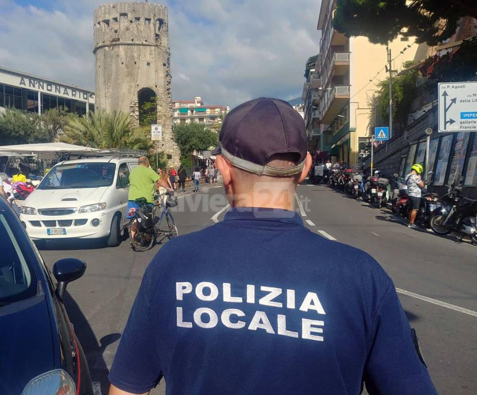 riviera24 - Sanremo municipale polizia mercato settimanale controlli