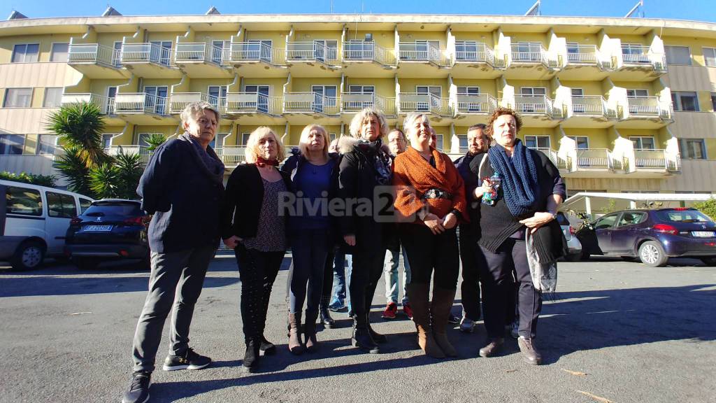 protesta dipendenti casa serena