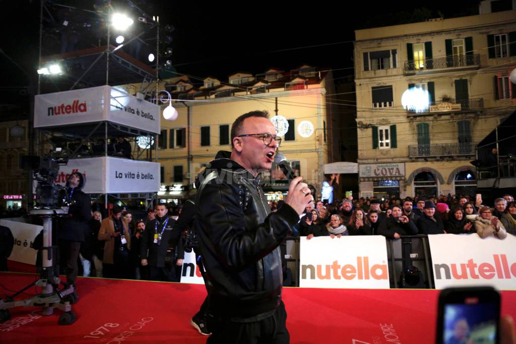 gigi d'alessio palco piazza Colombo