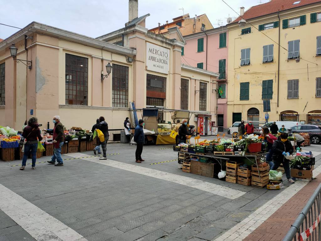 Imperia, ripreso il mercato settimanale di Oneglia