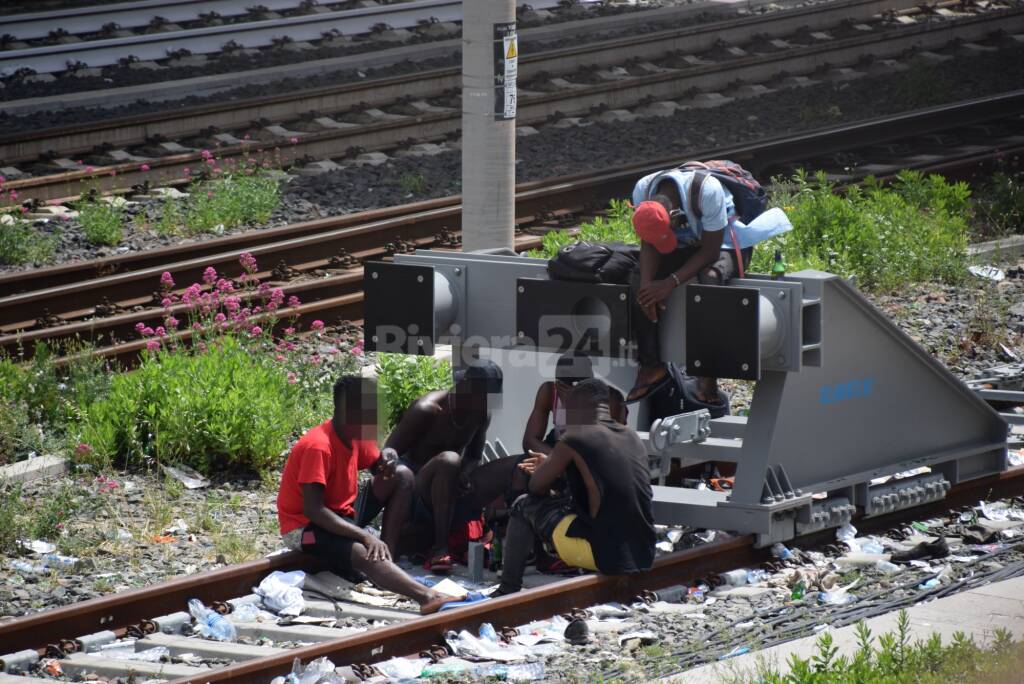 Migranti Ventimiglia stazione