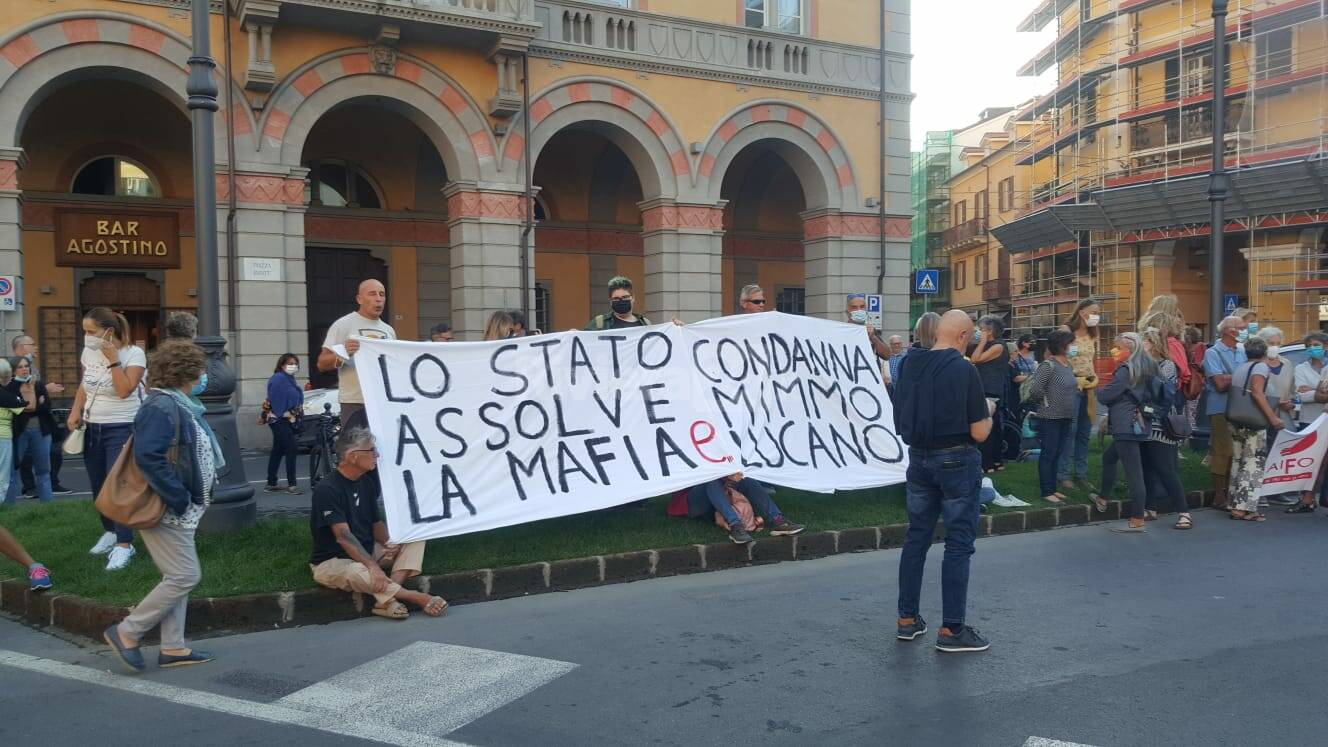 Imperia, manifestazione pro Mimmo Lucano