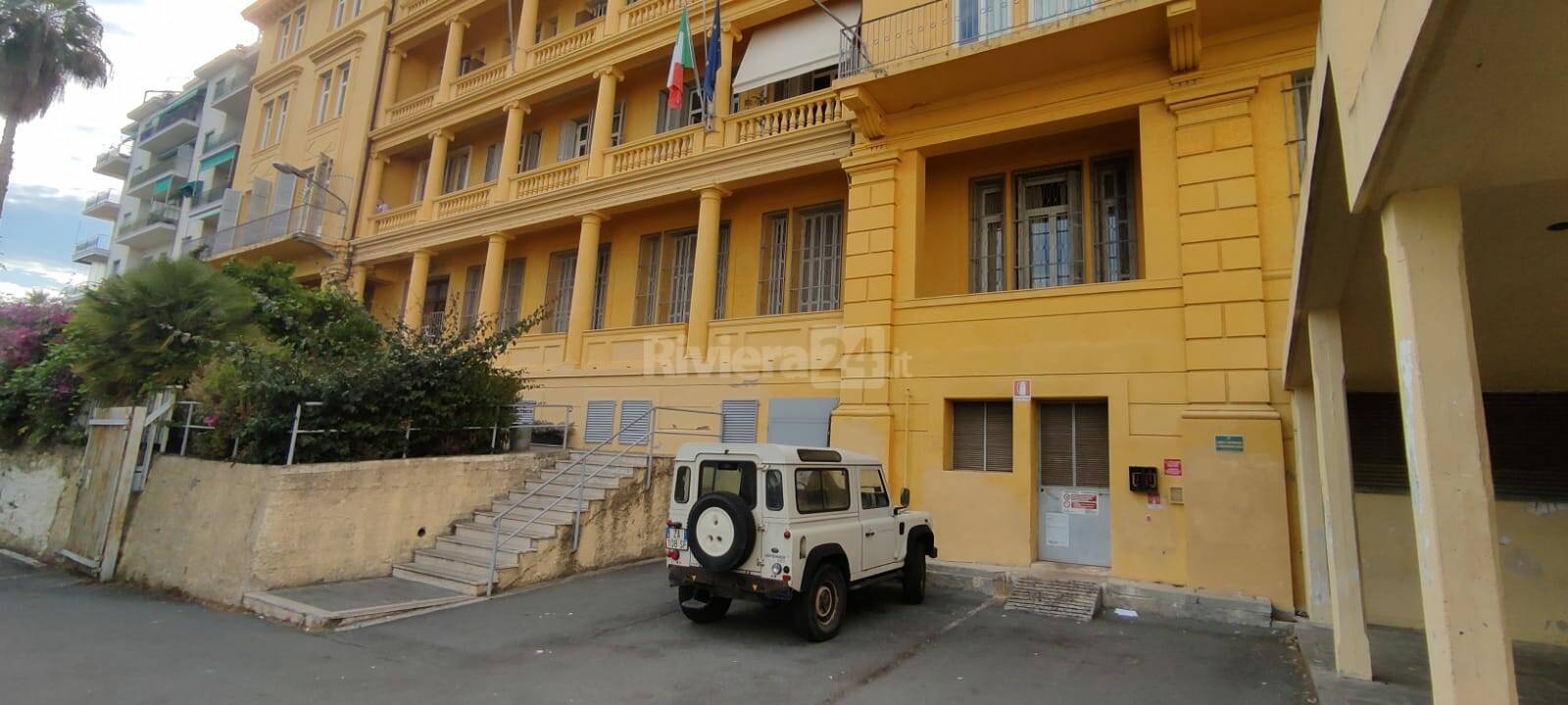 carabinieri liceo preside morto