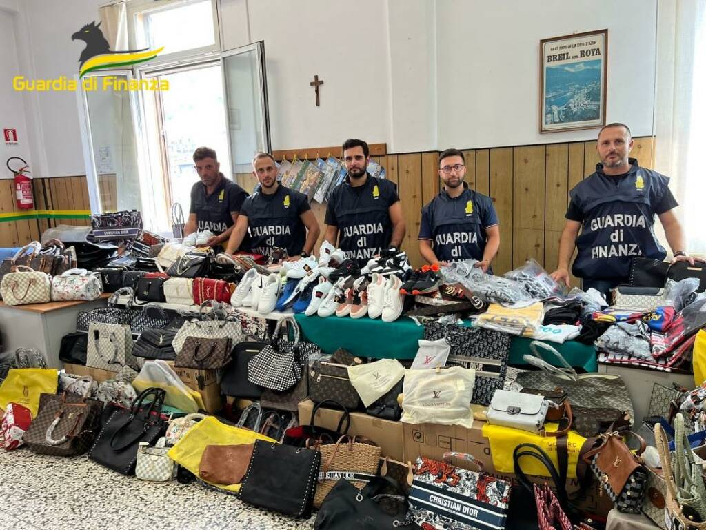 La Guardia di Finanza mostra i muscoli, controlli a tappeto contro i ...