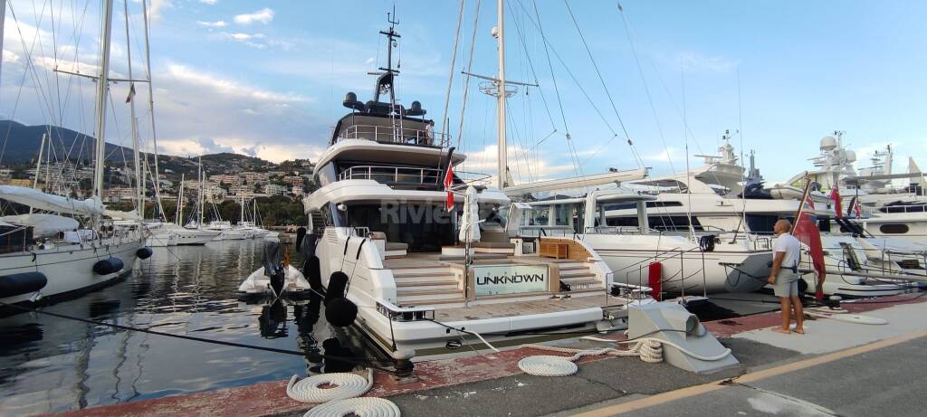 Sanremo: lo yacht extralusso Symphony si prepara a lasciare