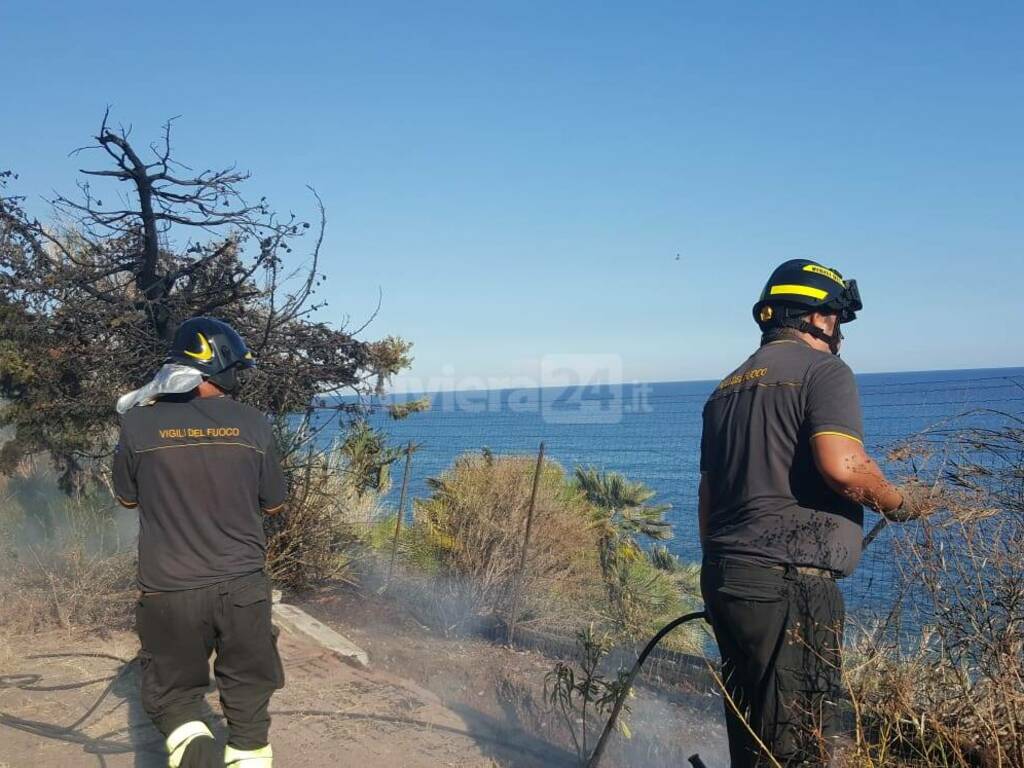 vigili del fuoco barellai incendio