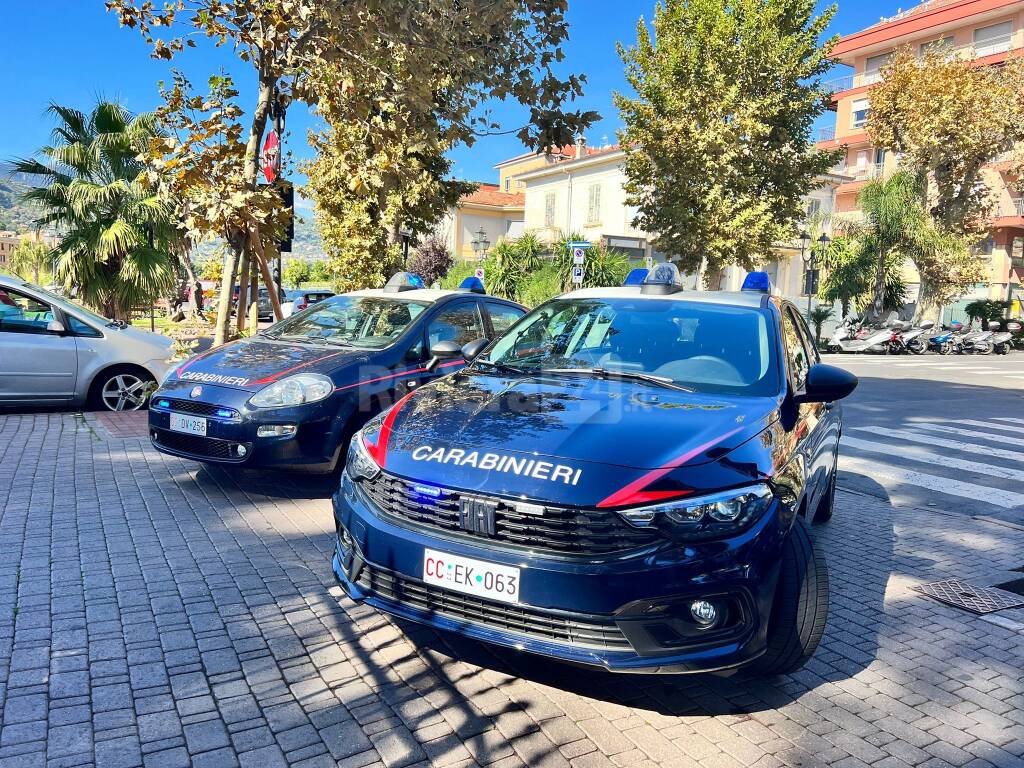 Controlli carabinieri polizia ventimiglia