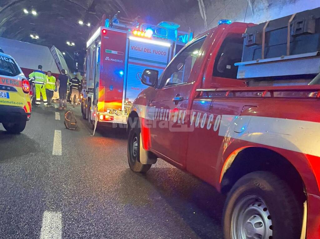 scontro camion auto a10 mortale