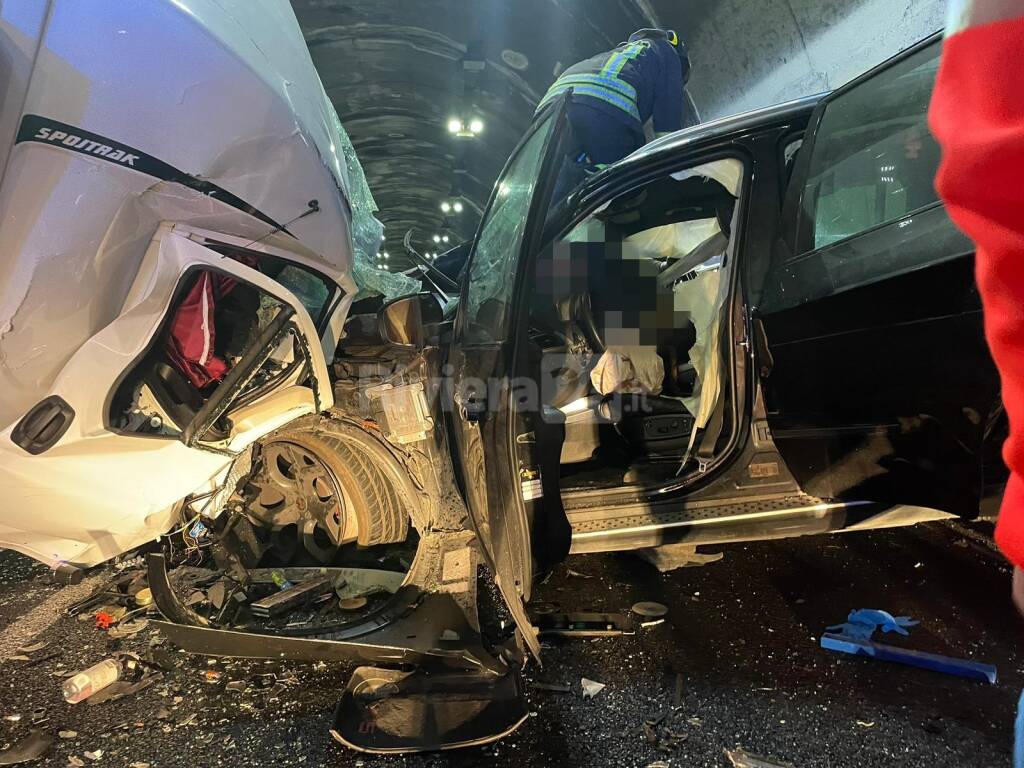 scontro camion auto a10 mortale