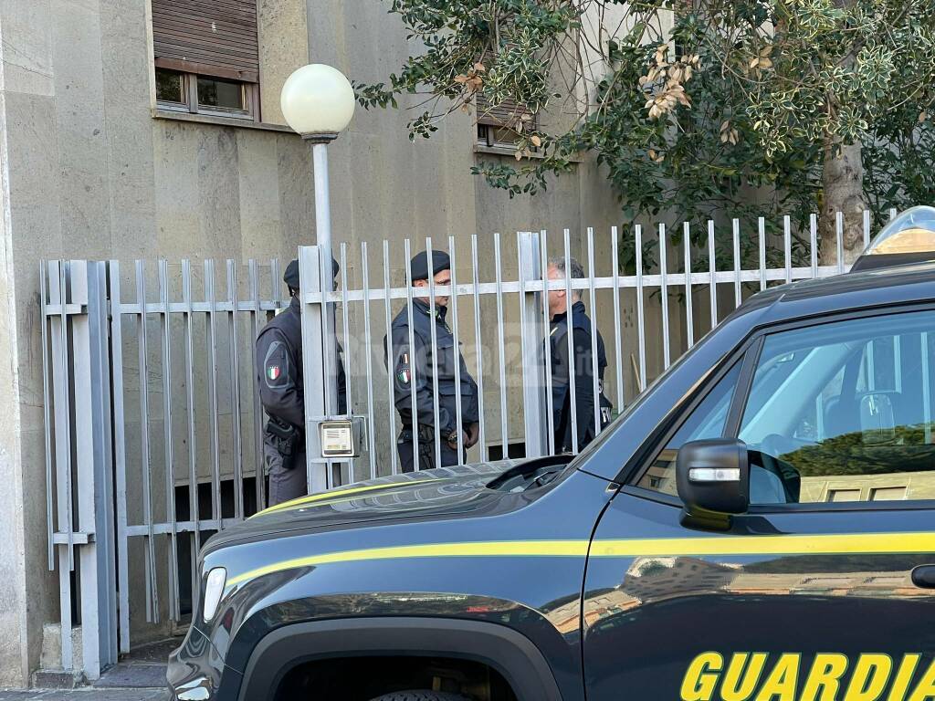 finanza arma di taggia blitz le palme arresti