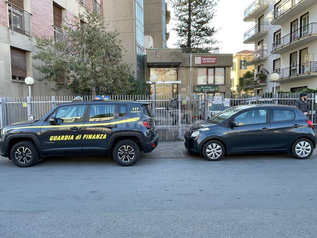 finanza arma di taggia blitz le palme arresti