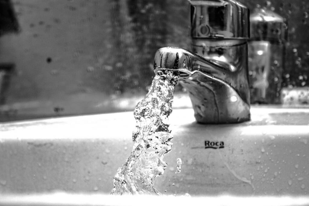 acqua potabile generica autobotte rubinetto