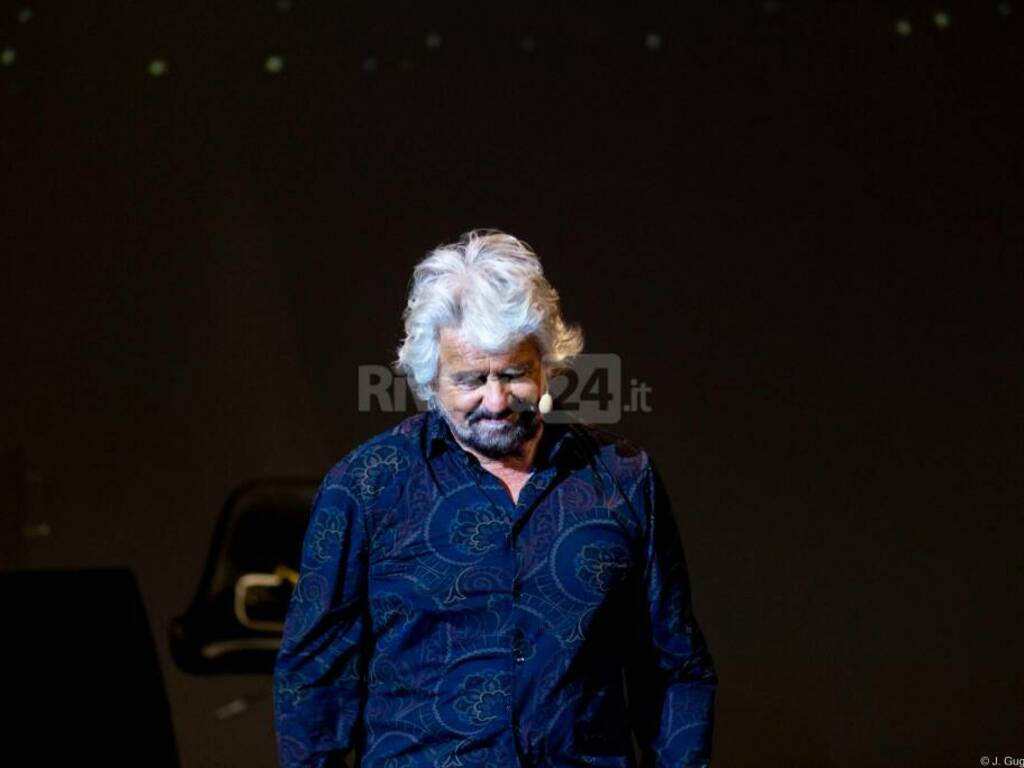 Beppe Grillo Sanremo Ariston 2023