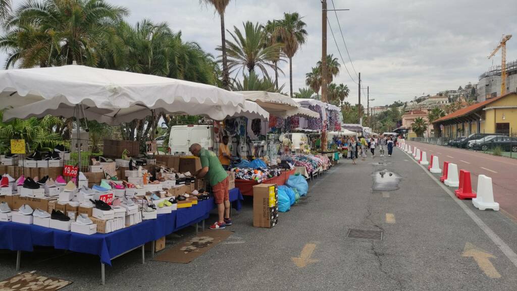 Mercato ambulante lungomare Sanremo 