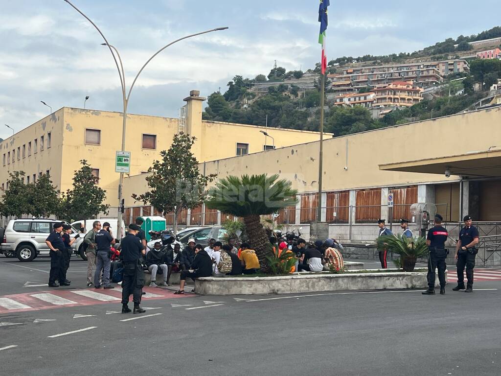 Controlli interforze migranti ventimiglia