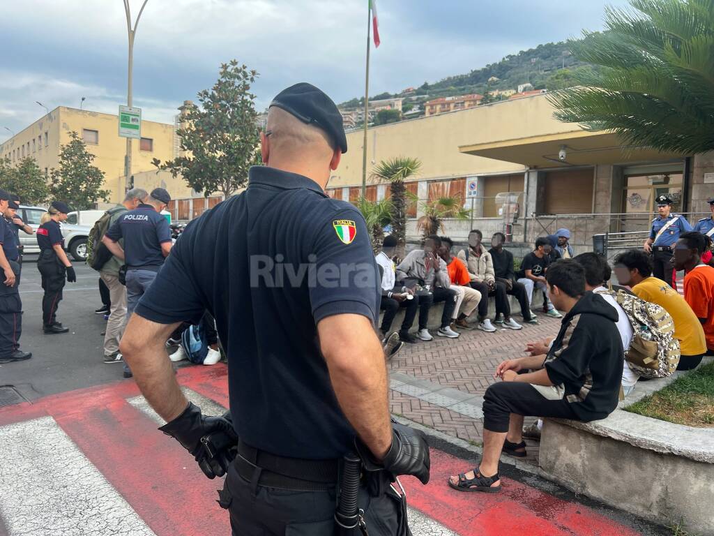 Controlli interforze migranti ventimiglia