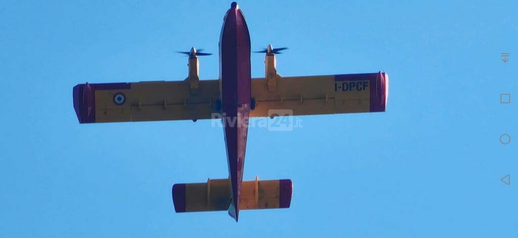 riviera24 - Canadair in azione