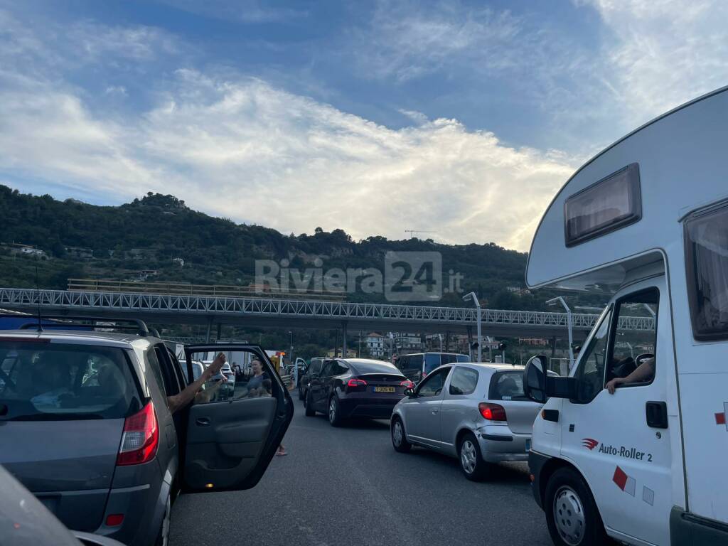 riviera24 - coda autostrada