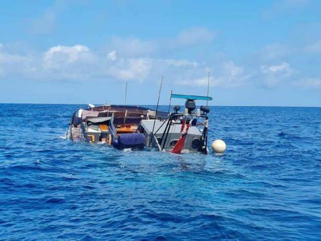 cujo yacht affondato