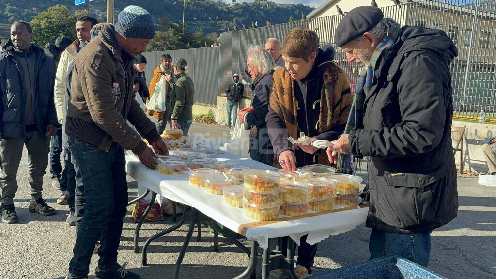 Pranzo solidale migranti Natale Ventimiglia 2023