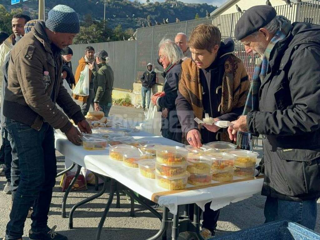 Pranzo solidale migranti Natale Ventimiglia 2023