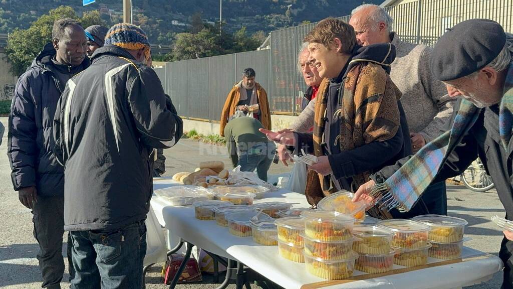 Pranzo solidale migranti Natale Ventimiglia 2023