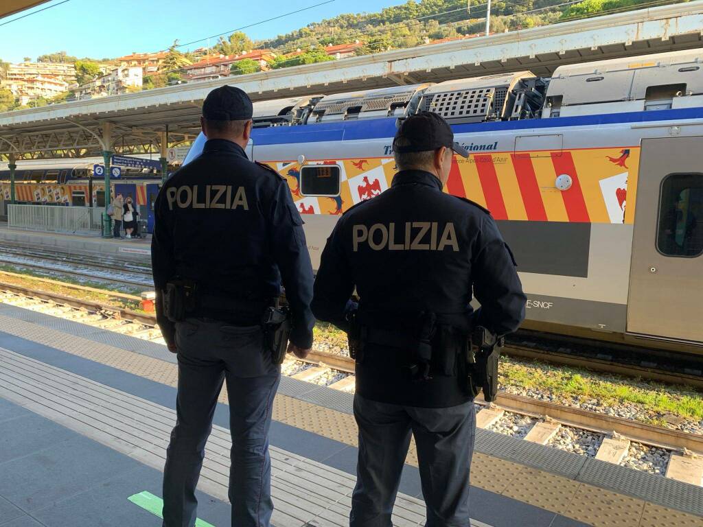 https://www.riviera24.it/photogallery_new/images/2023/12/riviera24-polizia-ferroviaria-624635.jpg