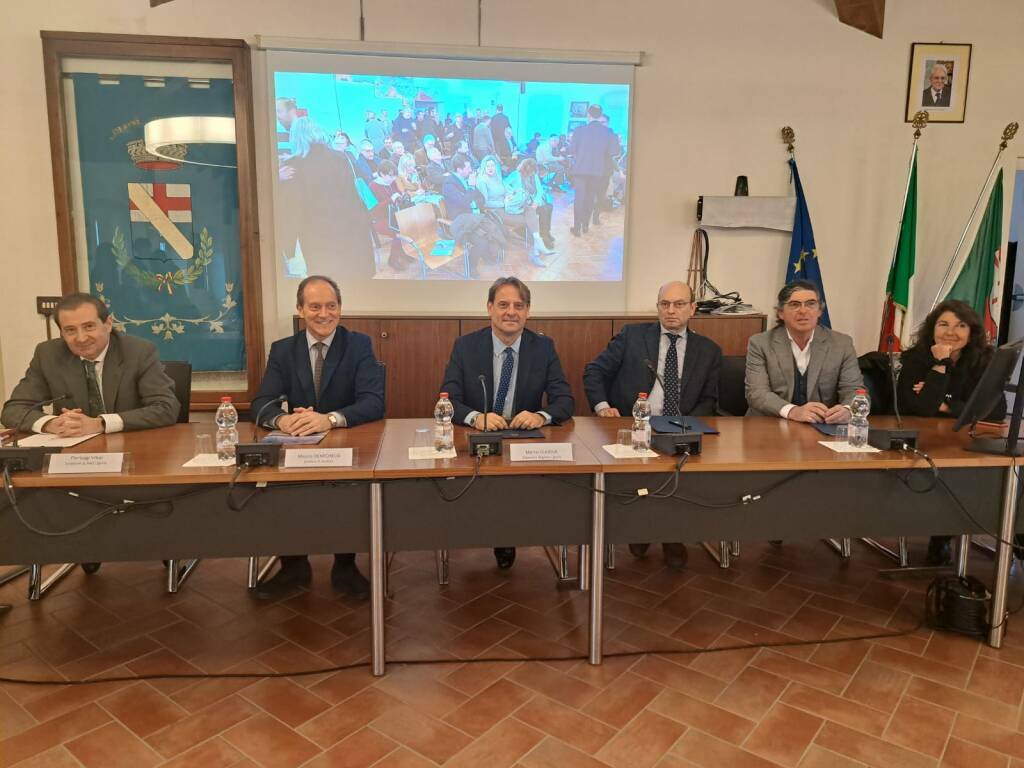 riviera24 - L'assessore regionale Scajola presenta il piano di rigenerazione urbana