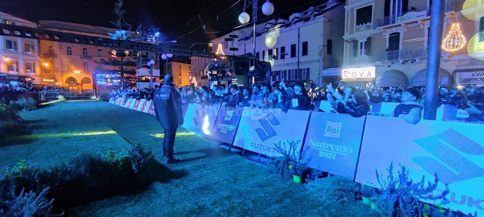 Lazza inaugura i live di piazza Colombo palco festival