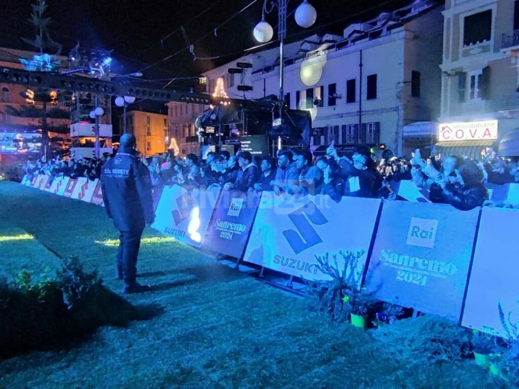 Lazza inaugura i live di piazza Colombo palco festival