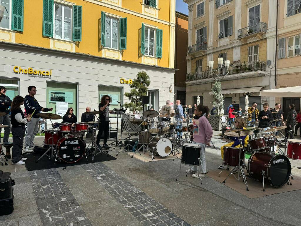 Sanremo, flash mob contro la violenza di genere