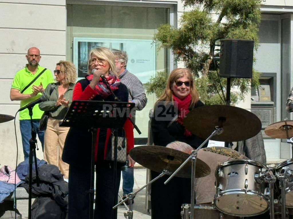 Sanremo, flash mob contro la violenza di genere