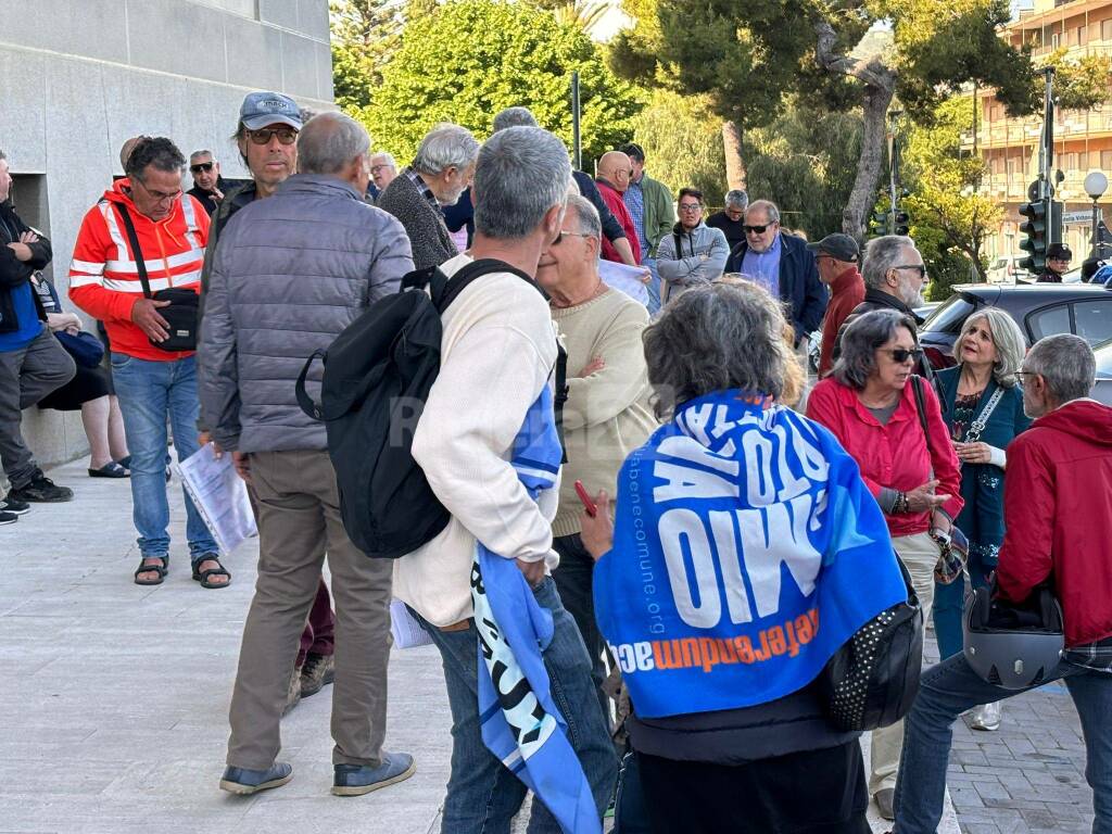 Imperia, protesta in comuen per tariffa acqua