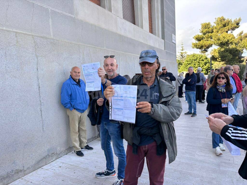 Imperia, protesta in comuen per tariffa acqua