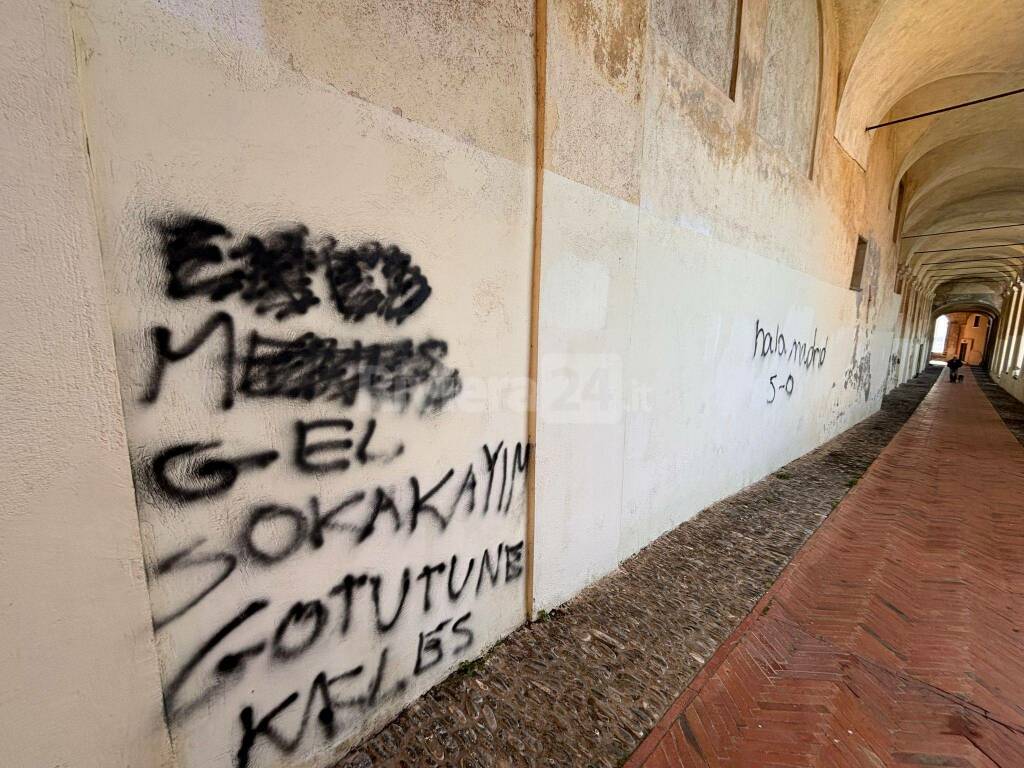 logge Santa Chiara vandalizzate 