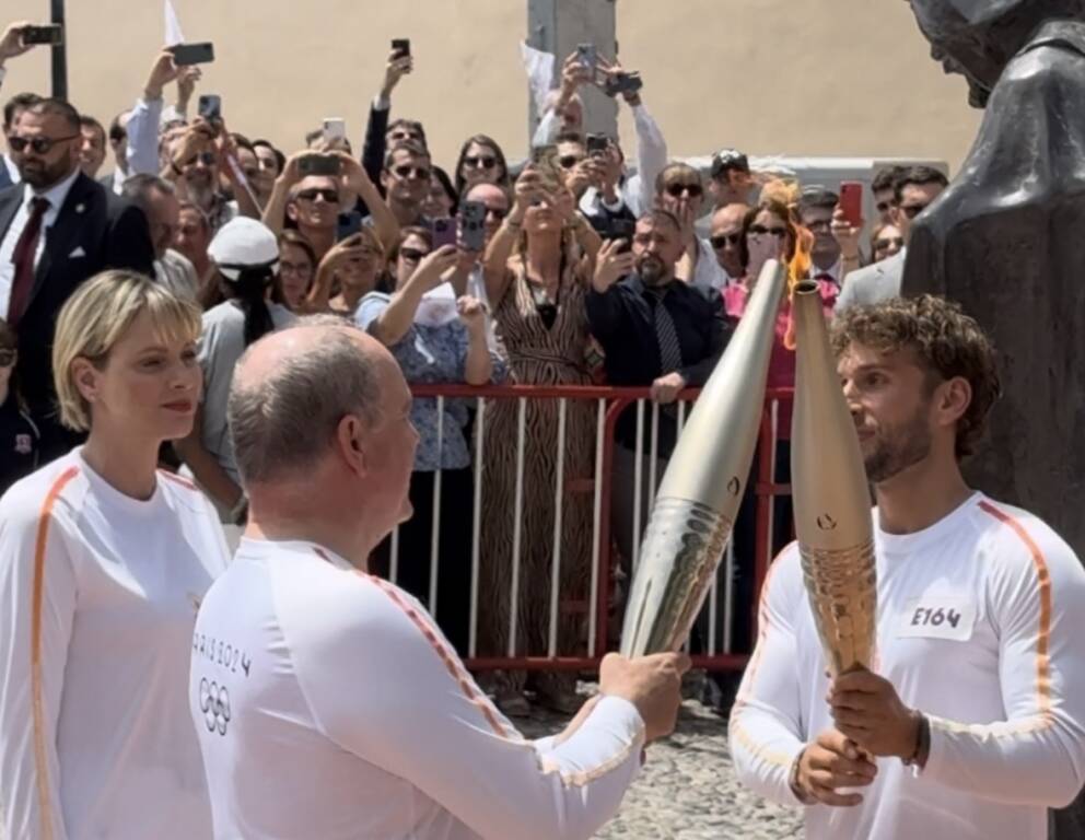 fiamma olimpica monaco foto ezio cairoli