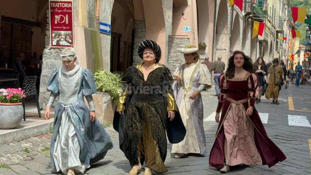 Pieve di Teco in festa per la prima edizione del "Ritorno al Medioevo"