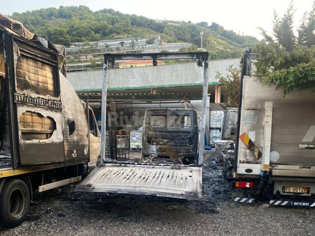 incendio camion lavanderia vallecrosia 